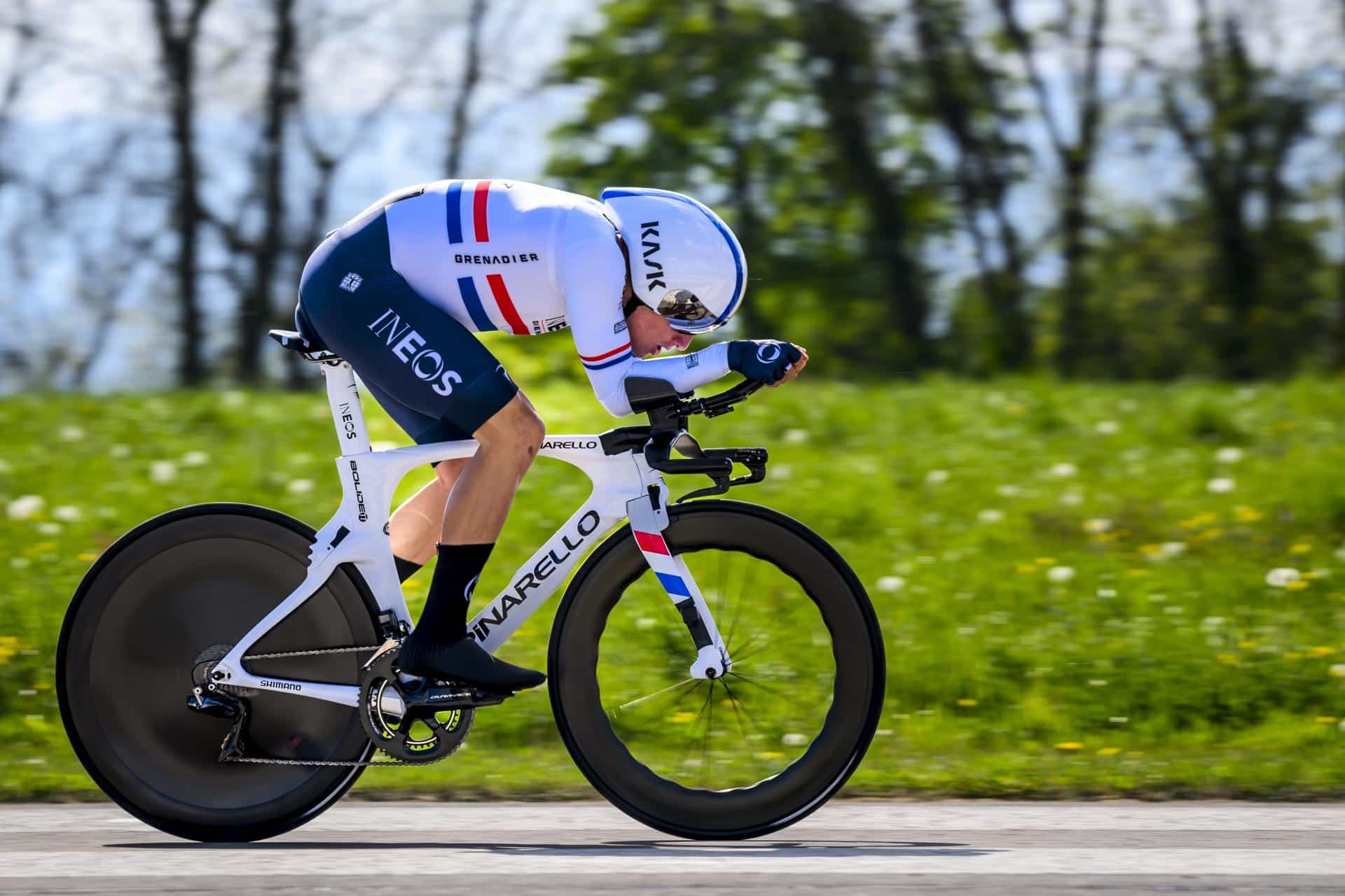 Fotografía de Laurent Gillieron, en la que puede verse en una imagen de archivo del 26 de abril de 2022 al ciclista británico Ethan Hayter, entonces en las filas del Ineos. EFE