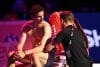 El francés Hugo Humbert recibe atencion médica durante la semifinal del torneo de Basilea que le ha medido al español Alejandro Davidovich Fokina jugado en el St. Jakobshalle, Basilea, Suiza. EFE/EPA/GEORGIOS KEFALAS