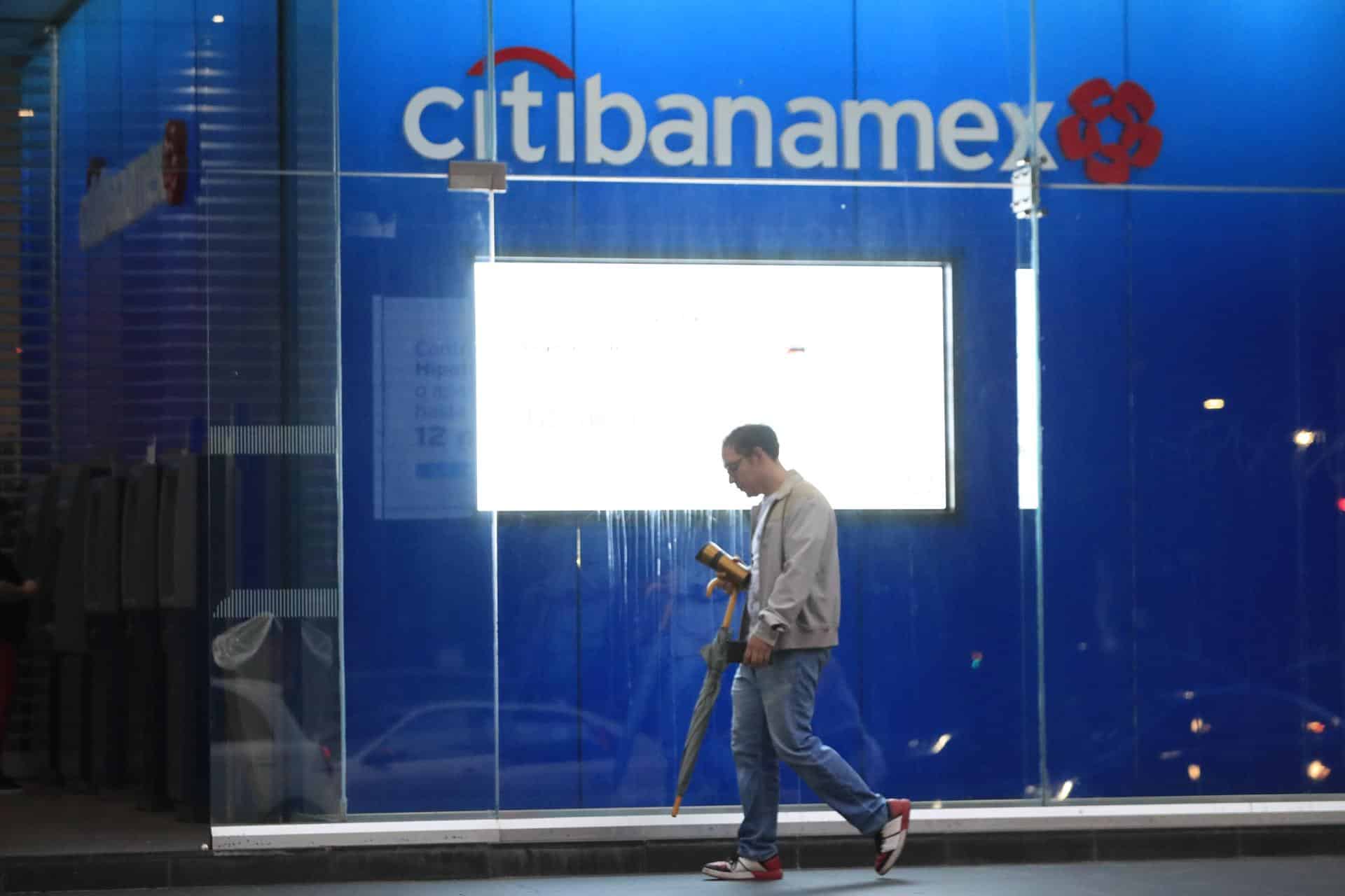 Fotografía de la fachada de una oficina del banco Citibanamex hoy, en la Ciudad de México (México). EFE/Mario Guzmán