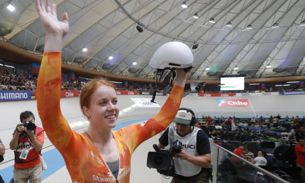 La neerlandesa Hetty Van de Wouv celebra tras ganar la prueba time trial 1km en el Campeonato del Mundo de Ciclismo en Pista, en Santiago. EFE/Osvaldo Villarroel