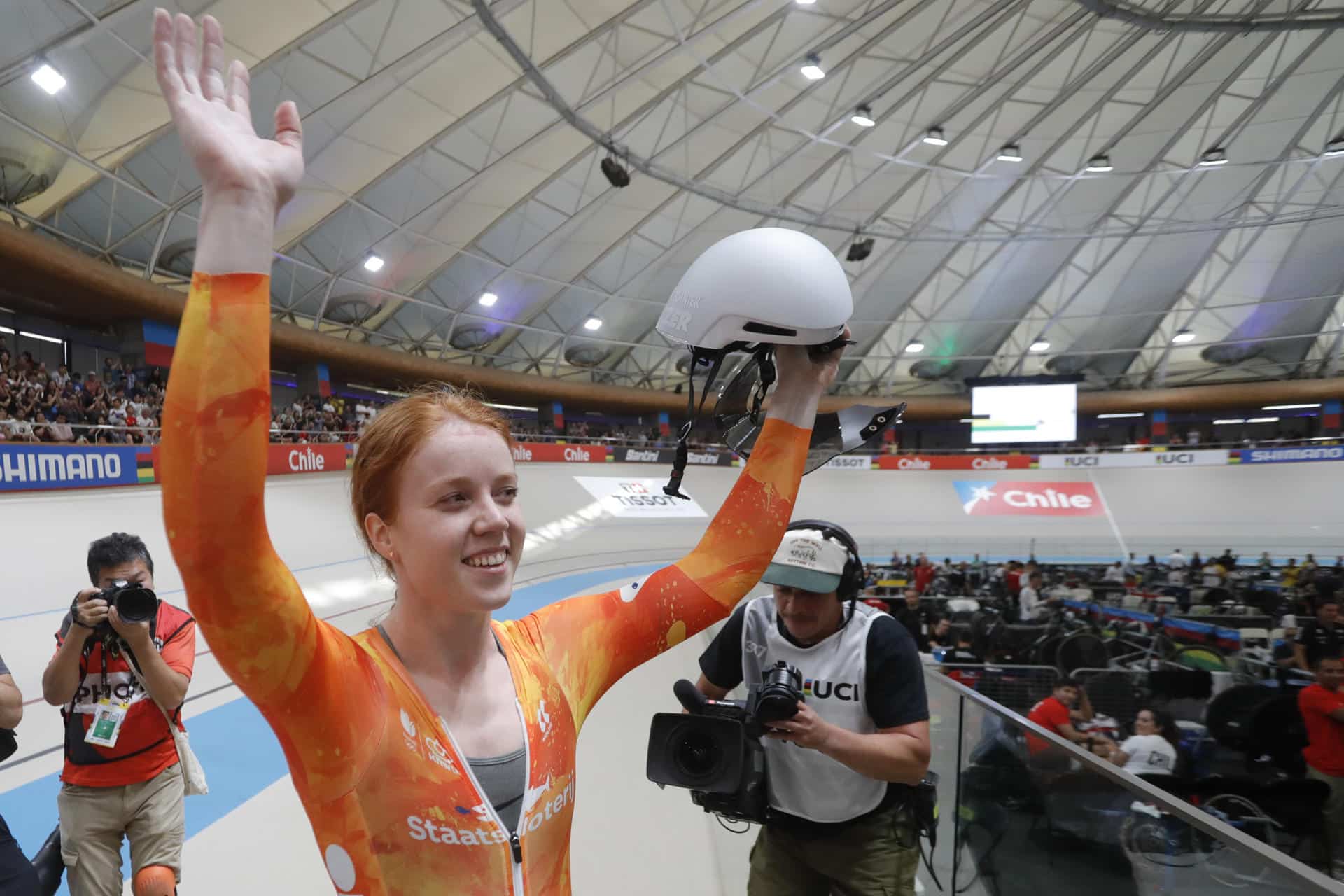 La neerlandesa Hetty Van de Wouv celebra tras ganar la prueba time trial 1km en el Campeonato del Mundo de Ciclismo en Pista, en Santiago. EFE/Osvaldo Villarroel