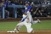 Addison Barger (detrás) llega a la primera base por un error de lanzamiento del campocorto de Los Angeles Dodgers Mookie Betts al primera base de Los Angeles Dodgers Freddie Freeman (Bottom) durante la octava entrada del juego tres de la Serie Mundial de MLB. EFE/EPA/CAROLINE BREHMAN