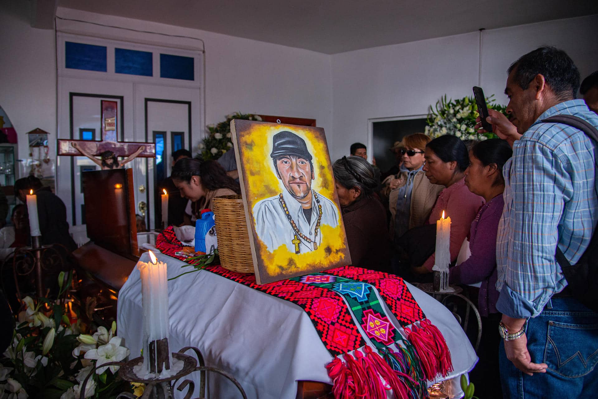 Personas participan en una misa de cuerpo presente del sacerdote asesinado Marcelo Pérez Pérez, en San Andrés Larráinzar, en el estado de Chiapas (México). Imagen de archivo. EFE/Carlos López