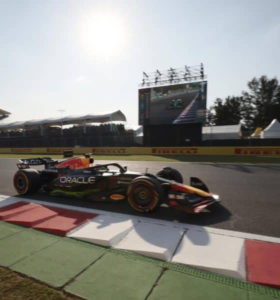 El neerlandés Max Verstappen de Red Bull Racing, participa en la primera sesión de entrenamientos del Gran Premio de México de la Fórmula Uno este viernes, en el Autódromo Hermanos Rodríguez en Ciudad de México (México). EFE/ José Méndez