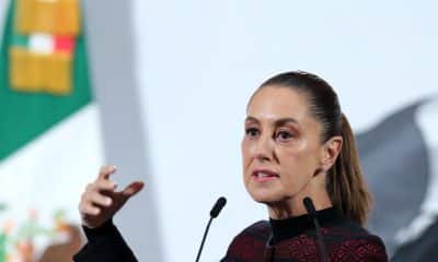 La presidenta de México, Claudia Sheinbaum, habla durante una rueda de prensa este jueves, en Palacio Nacional de la Ciudad de México (México). EFE/Mario Guzmán