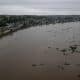 Fotografía donde se observa el caudal del Río Ozama que ha aumentado debido a las fuertes lluvias en Santo Domingo (República Dominicana). EFE/ Orlando Barría