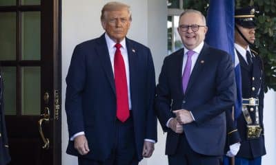 El presidente de EE.UU., Donald Trump (i), da la bienvenida al primer ministro australiano, Anthony Albanese (d), a la Casa Blanca en Washington, DC, EE.UU. EFE/JIM LO SCALZO
 
//////////
 
WASHINGTON (United States), 20/10/2025.- US President Donald Trump (L) welcomes Australian Prime Minister Anthony Albanese (R) to the White House in Washington, DC, USA, 20 October 2025. The two are scheduled to discuss US tariffs on Australian imports, as well as the trilateral defense deal between Australia, the United Kingdom, and the United States (AUKUS). (Reino Unido, Estados Unidos) EFE/EPA/JIM LO SCALZO
