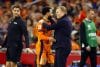 El delantero del Países Bajos Memphis Depay celebra un gol junto a Ronald Koeman durante el partido de clasificación para el Mundial 2026 jugado en Amsterdam,  Países Bajos. EFE/EPA/OLAF KRAAK
