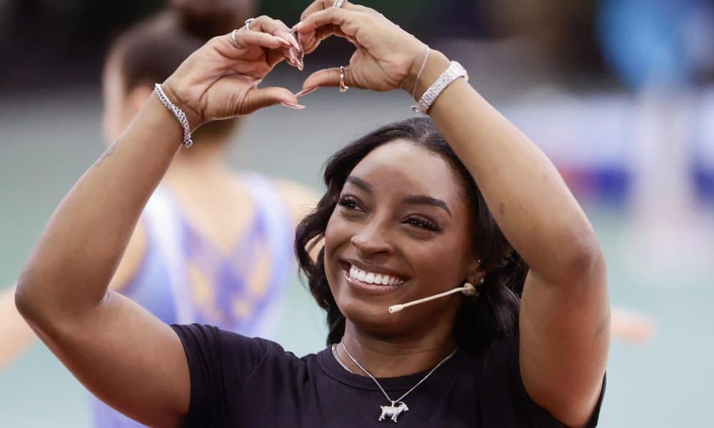 La gimnasta estadounidense y múltiple campeona olímpica Simone Biles fue captada este jueves, 9 de octubre, durante una clínica de gimnasia artística, en el estadio Mary Terán de Weiss, en Buenos Aires (Argentina). EFE/Juan Ignacio Roncoroni