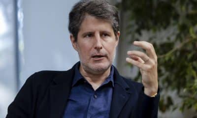 EL escritor Giuliano da Empoli durante la entrevista con EFE para hablar de su nuevo libro 'La hora de los depredadores', este miércoles en Madrid.EFE/ Daniel Gonzalez