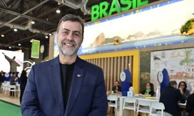 El presidente de Embratur (Brasil), Marcelo Freixo, al posara este martes, 30 de septiembre, durante una entrevista con EFE, en el marco de la Feria Internacional de Turismo (FIT), en Buenos Aires (Argentina). EFE/Matías Campaya