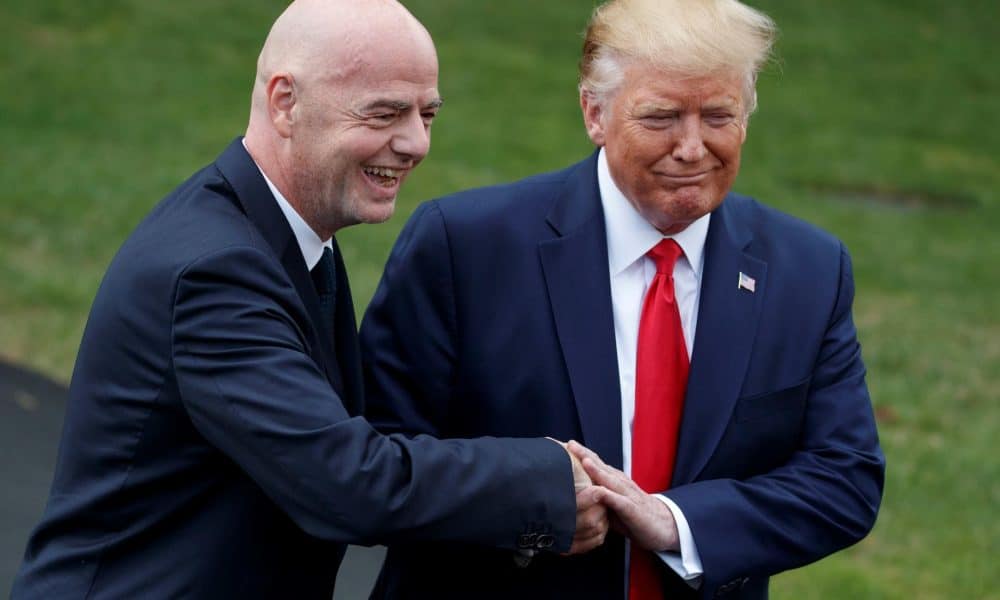 Foto de archivo del presidente de la FIFA, Gianni Infantino, junto al presidente Donald J. Trump. EFE/EPA/SHAWN THEW