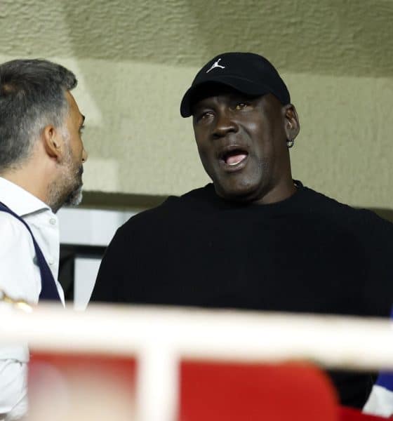 Foografía de archivo del exjugador de la NBA Michael Jordan en un partido entre el Mónaco y el Barcelona en la Liga de Campeones, en Mónaco, el 19 de septiembre de 2024. EFE/EPA/SEBASTIEN NOGIER