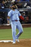 Vladimir Guerrero Jr., de los Azulejos de Toronto reacciona después de completar un doble play contra los Dodgers de Los Ángeles para terminar la séptima entrada del juego cinco de la Serie Mundial de la MLB. EFE/EPA/CAROLINE BREHMAN
 
//////////
 
LOS ANGELES (United States), 30/10/2025.- Toronto Blue Jays Vladimir Guerrero Jr. reacts after completing a double play against the Los Angeles Dodgers to end the seventh inning of the MLB World Series game five between the Toronto Blue Jays and the Los Angeles Dodgers in Los Angeles, California, USA, 29 October 2025. EFE/EPA/CAROLINE BREHMAN
