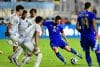 El defensor puertorriqueño Beto Ydrach (i) encabeza el frontón para neutralizar al diez de la selección de Argentina, Lionel Messi, durante el partido amistoso jugado en el Chase Stadium, de Fort Lauderdale, que ganó la Albiceleste por 0-6. EFE/ Giorgio Viera