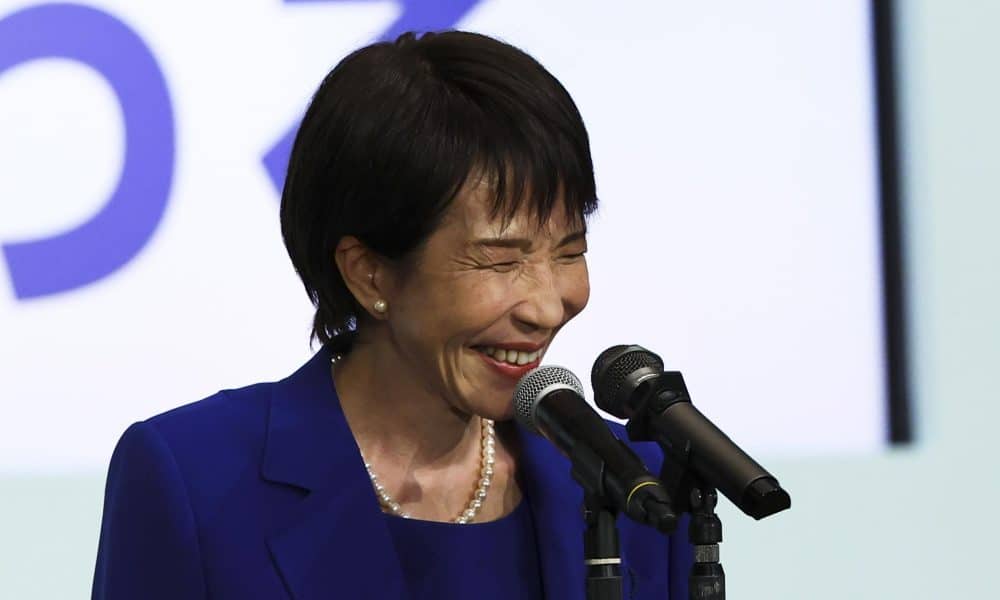 La exministra del Interior japonesa Sanae Takaichi, este sábado durante un discurso en Tokio en las primarias del gobernante Partido Liberal Democrático (PLD), del que resultó elegida líder. EFE/EPA/KIM KYUNG-HOON / POOL