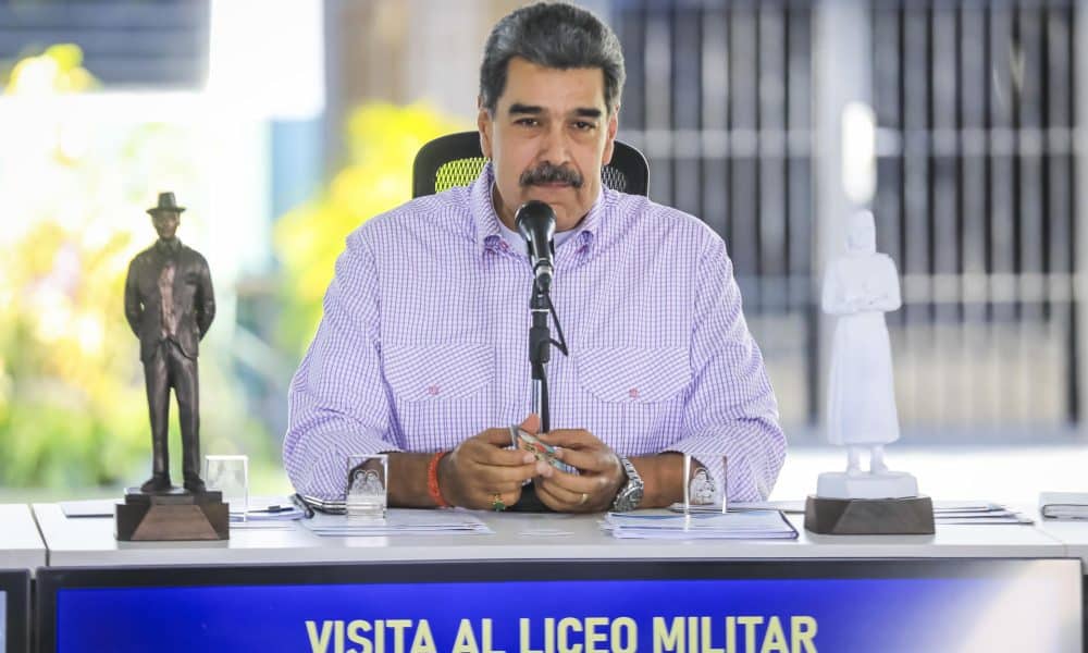 Fotografía cedida por Prensa de Miraflores del presidente de Venezuela, Nicolás Maduro, hablando durante un acto de gobierno este miércoles, en Caracas (Venezuela). EFE/ Marcelo Garcia / Palacio Miraflores