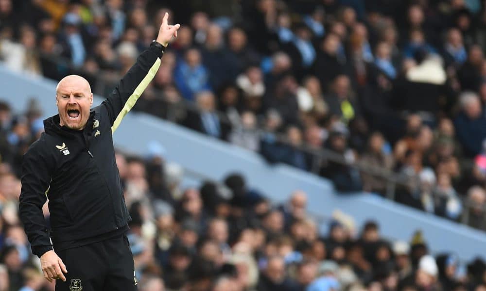 Sean Dyche, nuevo entrenador del Nottingham Forest, durante un partido contra el Manchester City, el 26 de diciembre de 2024, durante su etapa al frente del Everton. EFE/EPA/PETER POWELL