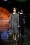 Modelos presentan creaciones de la colección Primavera/Verano 2026 del diseñador francés Matthieu Blazy para la casa de moda Chanel. en París, Francia, el 6 de octubre de 2025. EFE/YOAN VALAT
