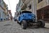 Fotografía de un auto clásico en mal estado este viernes, en La Habana (Cuba). EFE/ Ernesto Mastrascusa
