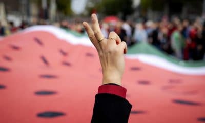 Bruselas, 5 oct (EFE).- Una marea de personas vestidas de rojo llenó este domingo las calles de Ámsterdam para exigir al Gobierno neerlandés "medidas concretas para detener el genocidio israelí y la ocupación de Palestina".EFE/EPA/KOEN VAN WEEL