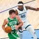 Hugo González (i), con el balón ante G. G. Jackson, durante el partido que dispujtaron Memphis Grizzlies y Boston Celtics en el estadio FedExForum, en Memphis (Estados Unidos). EFE/ Matthew A. Smith