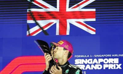 El inglés George Russell (Mercedes) en el Gran Premio de Singapur, el decimoctavo del Mundial de Fórmula Uno. EFE/EPA/FAZRY ISMAIL