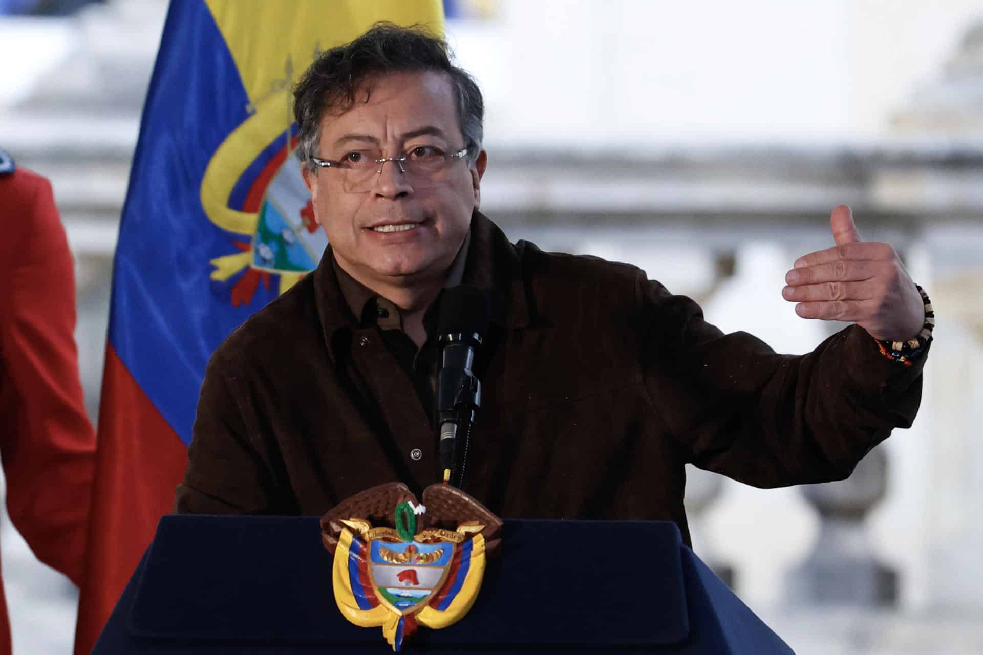 El presidente de Colombia, Gustavo Petro, habla durante un acto público de reconocimiento de responsabilidad internacional del Estado frente al Colectivo de Abogadas y Abogados José Alvear Restrepo (Cajar) este viernes, en Bogotá (Colombia). EFE/ Mauricio Dueñas Castañeda
