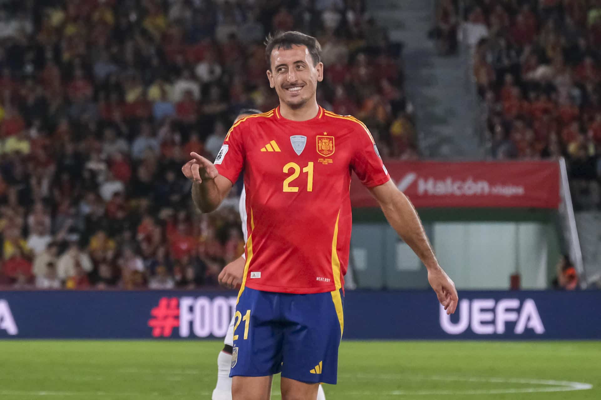 El centrocampista de España Mikel Oyarzabal celebra su gol durante el partido de fútbol de la fase de clasificación para el Mundial que se disputó en el estadio Martínez Valero de Elche. EFE / Pablo Miranzo