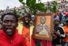 Seguidores de Raila Odinga durante el funeral de estado del fallecido primer ministro keniano, en el estadio nacional Nyayo en Nairobi, Kenia, el 17 de octubre de 2025. EFE/EPA/DANIEL IRUNGU