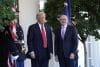 El presidente de EE.UU., Donald Trump (i), da la bienvenida al primer ministro australiano, Anthony Albanese (d), a la Casa Blanca en Washington, DC, EE.UU. EFE/JIM LO SCALZO