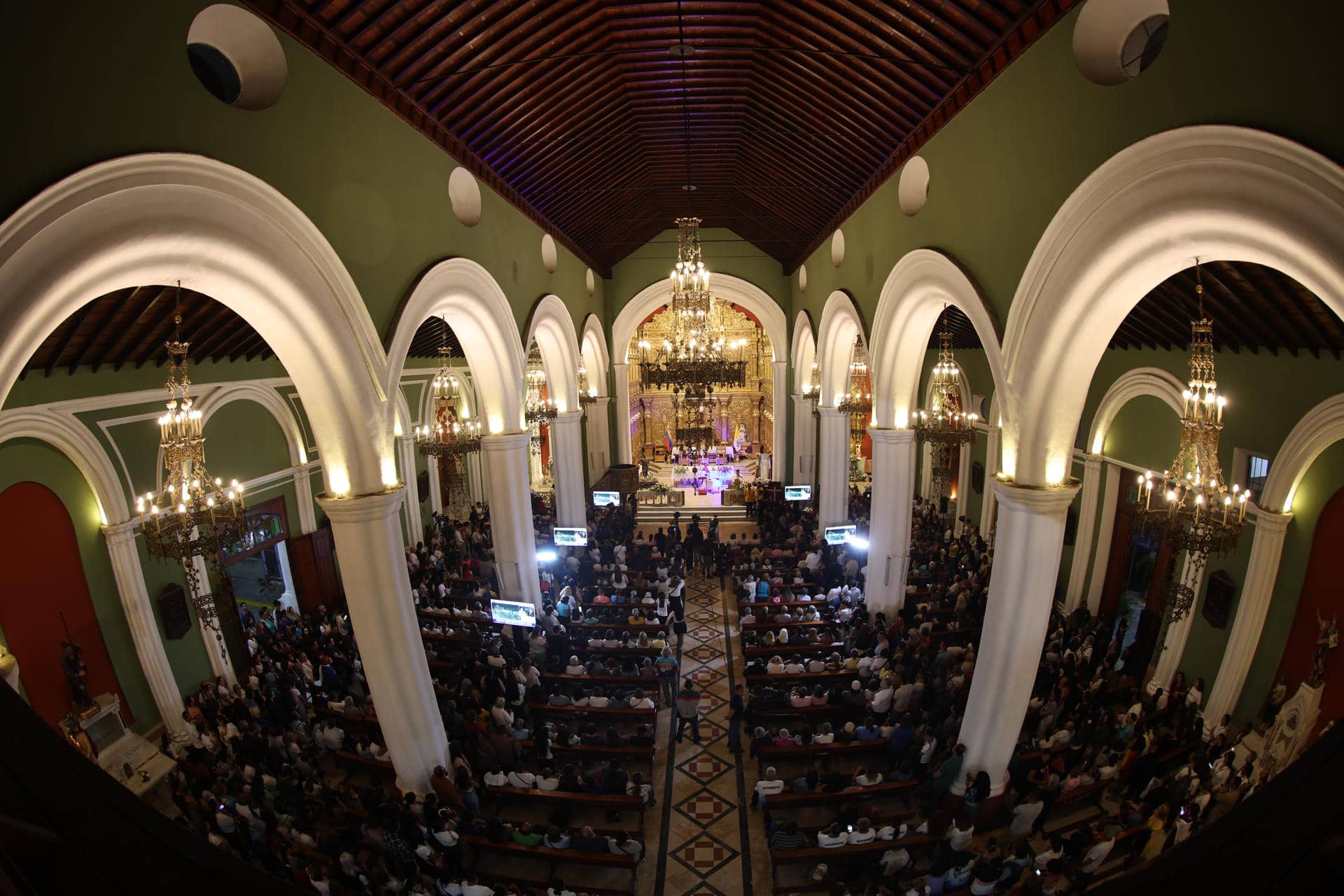 Fotografía de la Iglesia de La Candelaria en Caracas, Venezuela, el 18 de octubre de 2025. EFE/ Miguel Guitiérrez