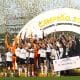 Jugadoras de Corinthians celebran este sábado la conquista de la sexta Copa Libertadores, la tercera consecutiva, al derrotar en la final al Deportivo Cali colombiano en el estadio argentino Florencio Sola en Banfield. EFE/ Juan Ignacio Roncoroni