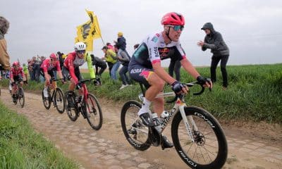 El ciclista español Oier Lazkano (Red Bull Bora Hansgrohe) lidera el grupo de escapada en la clásica de un día París-Roubaix, el pasado 13 de abril. EFE/EPA/TERESA SUAREZ
", "to": "es" }