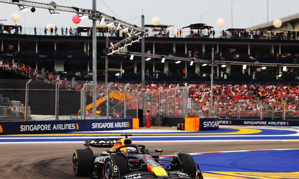 El piloto de Red Bull Max Verstappen, durante la tercera sesión de entrenamientos libres para el Gran Premio de Singapur de Fórmula Uno. EFE/EPA/FAZRY ISMAIL