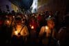 Personas participan en una procesión en honor al médico José Gregorio Hernández este sábado, en Caracas (Venezuela). EFE/ Ronald Peña R
