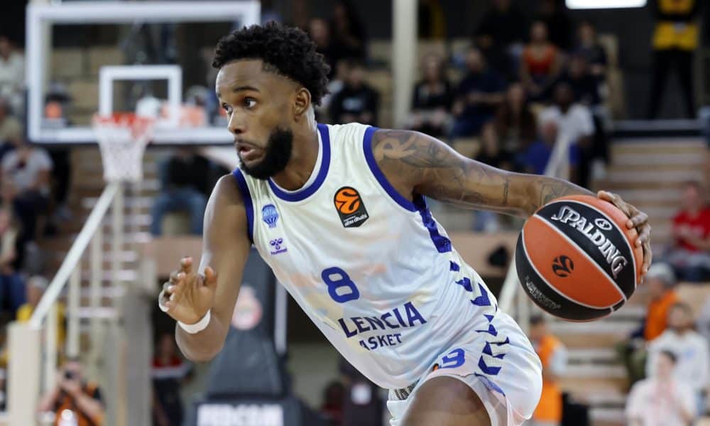 El dominicano Jean Montero, del Basket Valencia, en un partido de Euroliga disputado el pasado 17 de octubre. EFE/SEBASTIEN NOGIER