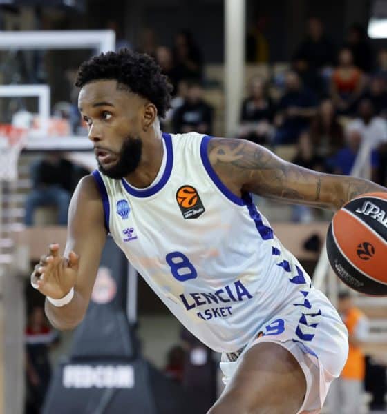 El dominicano Jean Montero, del Basket Valencia, en un partido de Euroliga disputado el pasado 17 de octubre. EFE/SEBASTIEN NOGIER