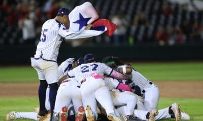 Jugadores de la selección de Panamá celebran este sábado la conquista del torneo Panamericano sub-23 al vencer a Puerto Rico por 4-1 en el estadio Mariano Rivera, de La Chorrera. EFE/ Bienvenido Velasco