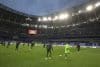 Los integrantes de la selección de fútbol de Bolivia se entrenan este lunes en Moscú con vistas al partido amistoso de este martes frente a Rusia. EFE/ MAXIM SHIPENKOV