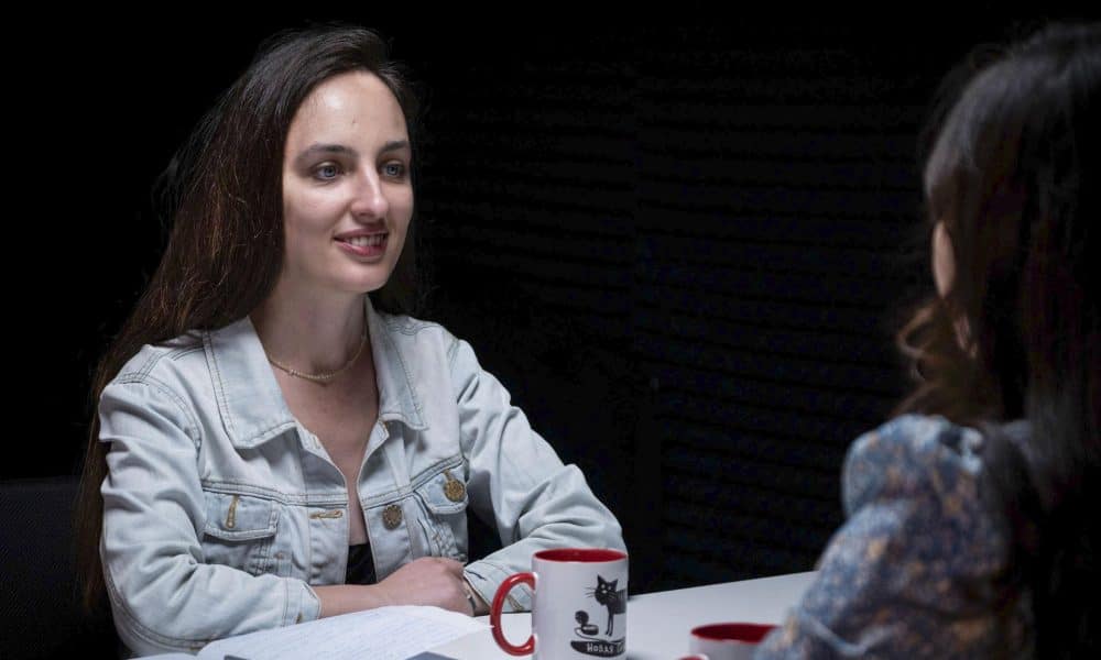 La periodista rusa Elena Kostyuchenko en una imagen facilitada. Kostyuchenko escribió "Amo a Rusia" después de perder su casa y su país. Exiliada en Estados Unidos, donde da clases en una universidad que prefiere no citar, advierte en una entrevista con EFE que "el fascismo es una enfermedad colectiva" que debe combatirse desde el interior de cada nación. EFE/Capitán Swing SOLO USO EDITORIAL/SOLO DISPONIBLE PARA ILUSTRAR LA NOTICIA QUE ACOMPAÑA (CRÉDITO OBLIGATORIO)