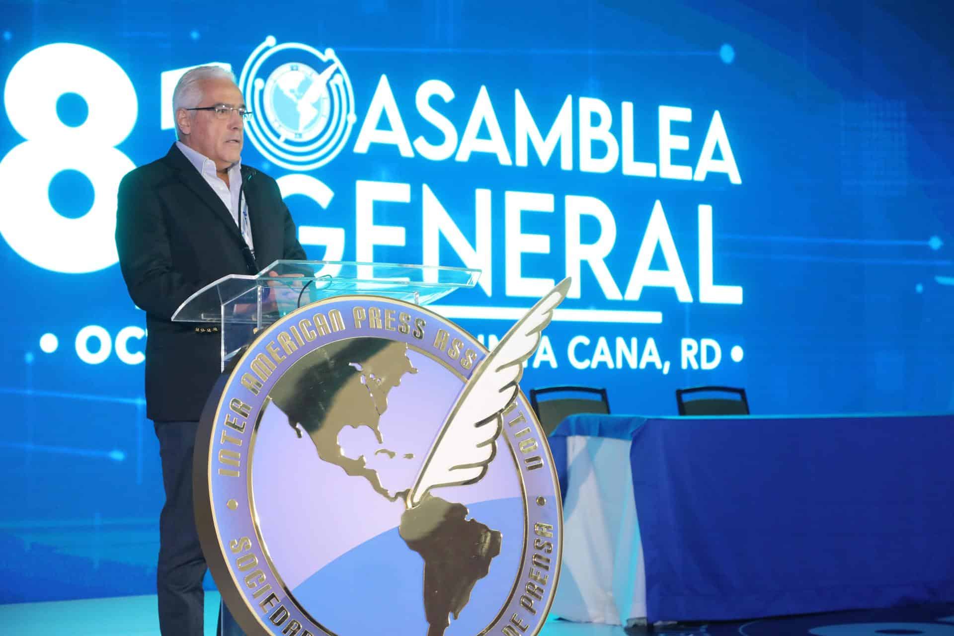 El presidente de la SIP, José Roberto Dutriz, habla durante la ceremonia inaugural de la 81ª Asamblea General de la Sociedad Interamericana de Prensa (SIP) este jueves, en Punta Cana (República Dominicana). EFE/ Presidencia R. Dominicana