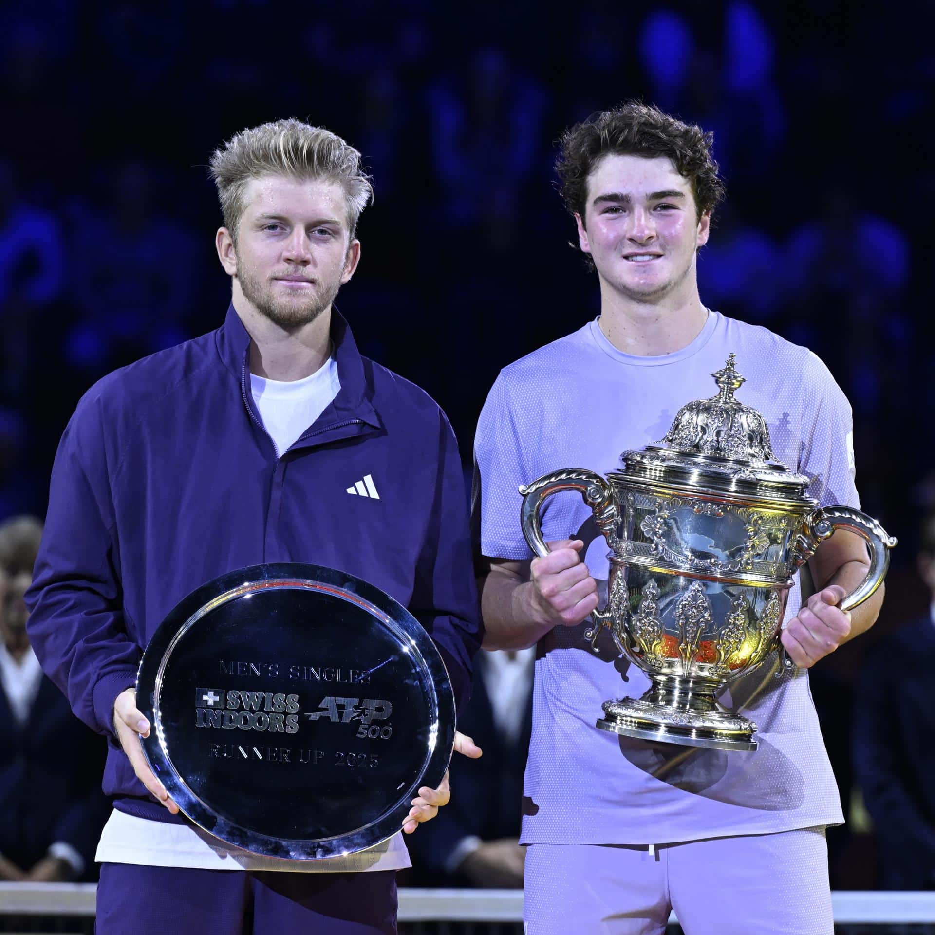 El tenista español Alejandro Davidovich Fokin a junto al brasileño Joao Fonseca en el St. Jakobshalle en Basilea, Suiza. EFE/EPA/GEORGIOS KEFALAS