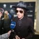 El cantautor español Enrique Bunbury habla durante una entrevista con EFE este jueves, en el Flamingo Theatre, en Miami (EE.UU.). EFE/ Alberto Boal