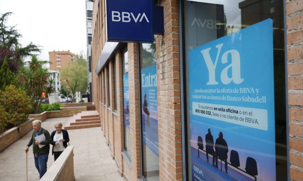 Fotografía de archivo en donde se ve una sucursal del banco español BBVA. EFE/Mariscal