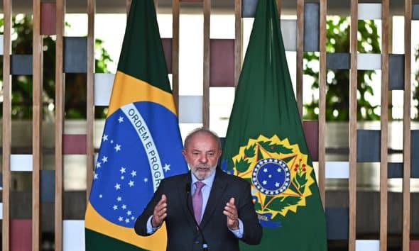 Fotografía de archivo, tomada el 20/10/2025, que muestra al presidente de Brasil, Luiz Inácio Lula da Silva, en una ceremonia de entrega de credenciales de los nuevos embajadores ante el Gobierno brasileño en el Palacio del Itamaraty en Brasilia (Brasil). EFE/ Andre Borges