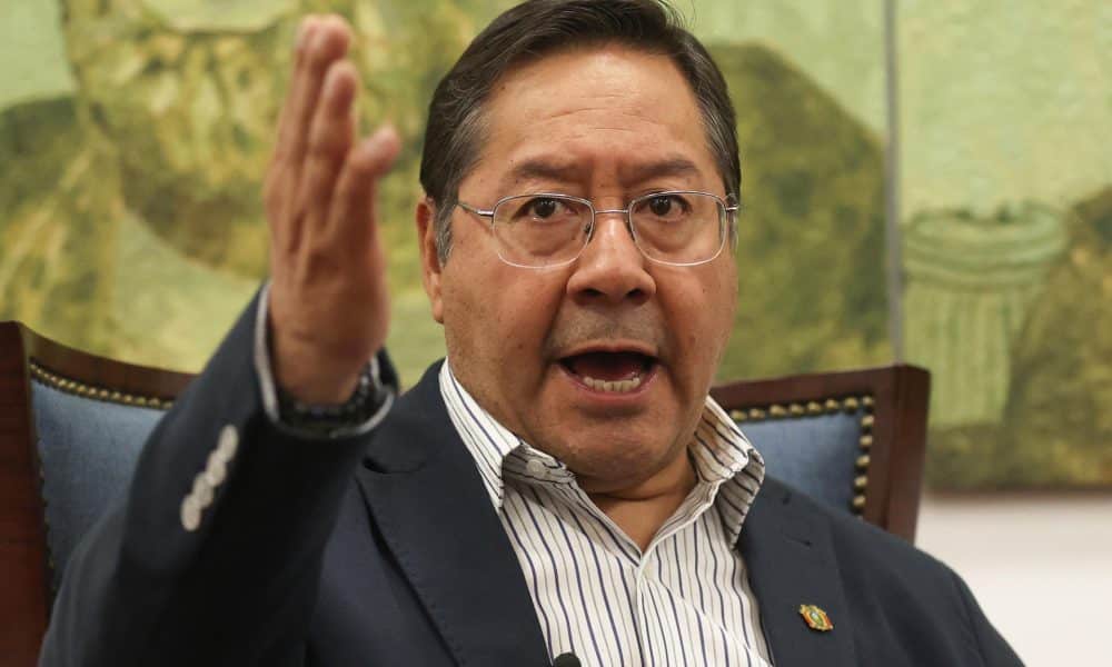 El presidente de Bolivia, Luis Arce, habla durante una entrevista con EFE este martes, en la Casa Grande del Pueblo, en La Paz (Bolivia). EFE/ Luis Gandarillas