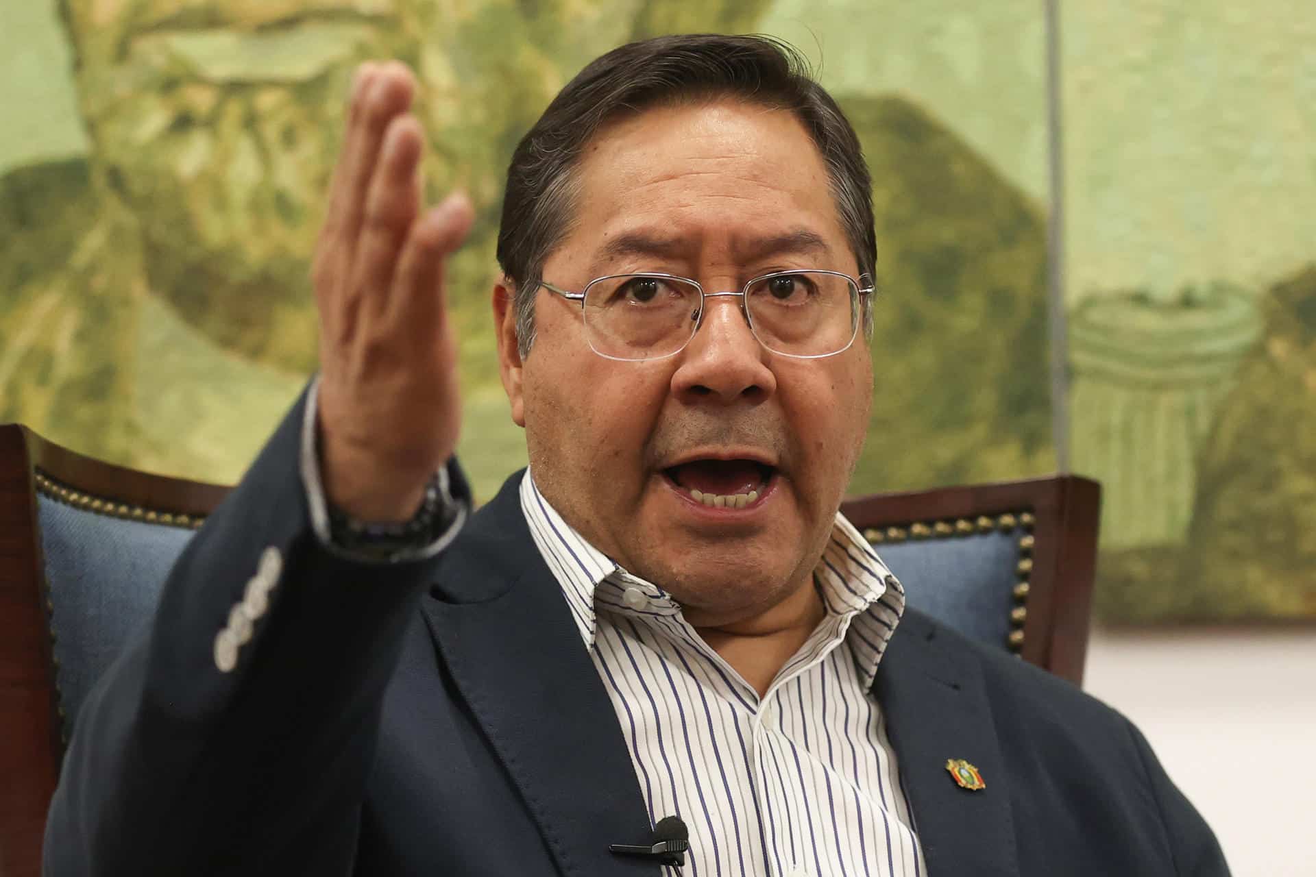 El presidente de Bolivia, Luis Arce, habla durante una entrevista con EFE este martes, en la Casa Grande del Pueblo, en La Paz (Bolivia). EFE/ Luis Gandarillas