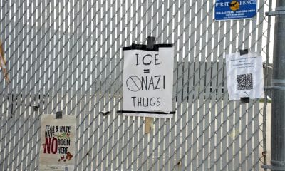 Fotografía de algunos carteles en contra del Servicio de Inmigración y Control de Aduanas (ICE)  afuera del centro de detención del ICE este miércoles, en Broadview (Estados Unidos). EFE/ Manuel Márquez