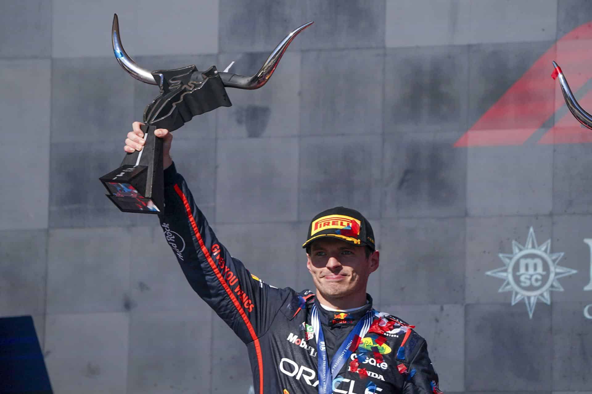 AUSTIN (EEUU), 19/10/2025.- El cuádruple campeón del mundo neerlandés Max Verstappen (Red Bull), ganador del Gran Premio de Estados Unidos, el decimonoveno del Mundial de Fórmula Uno, este domingo en el Circuito de las Américas de Austin (Texas). EFE/EPA/DUSTIN SAFRANEK